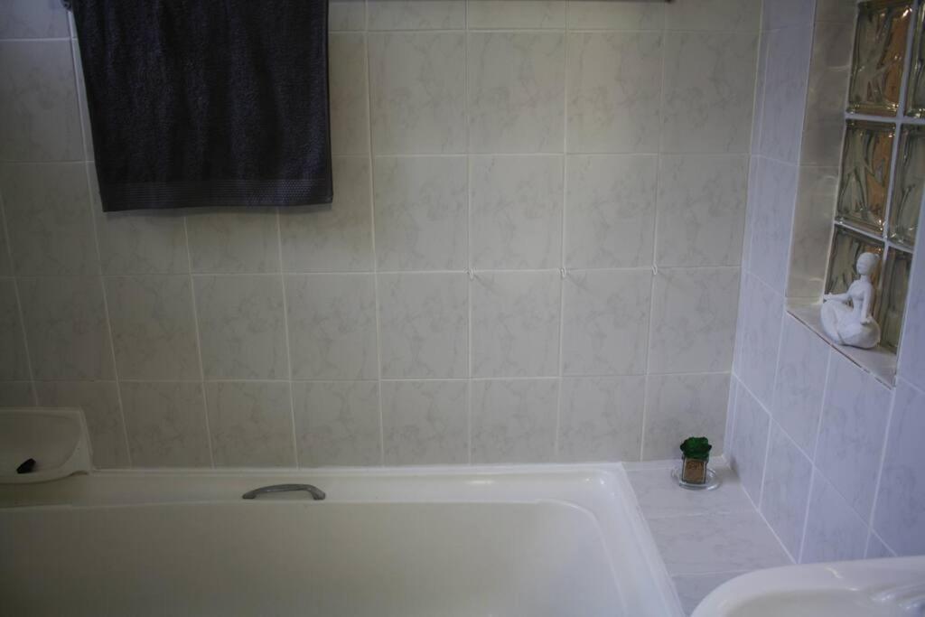 Apartment Casa En Gregg -exquisite 2-bedroom Self Catering Unit - 1 Car Parking Space East London