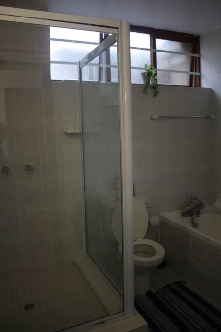 Casa En Gregg -exquisite 2-bedroom Self Catering Unit - 1 Car Parking Space *