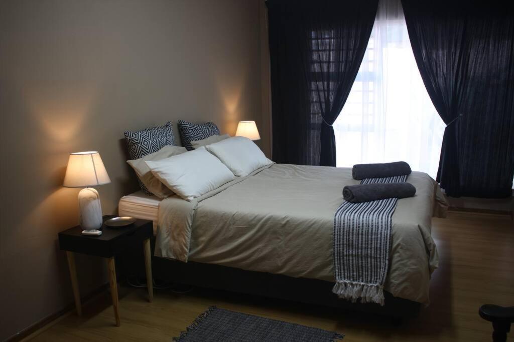 Casa En Gregg -exquisite 2-bedroom Self Catering Unit - 1 Car Parking Space * East London